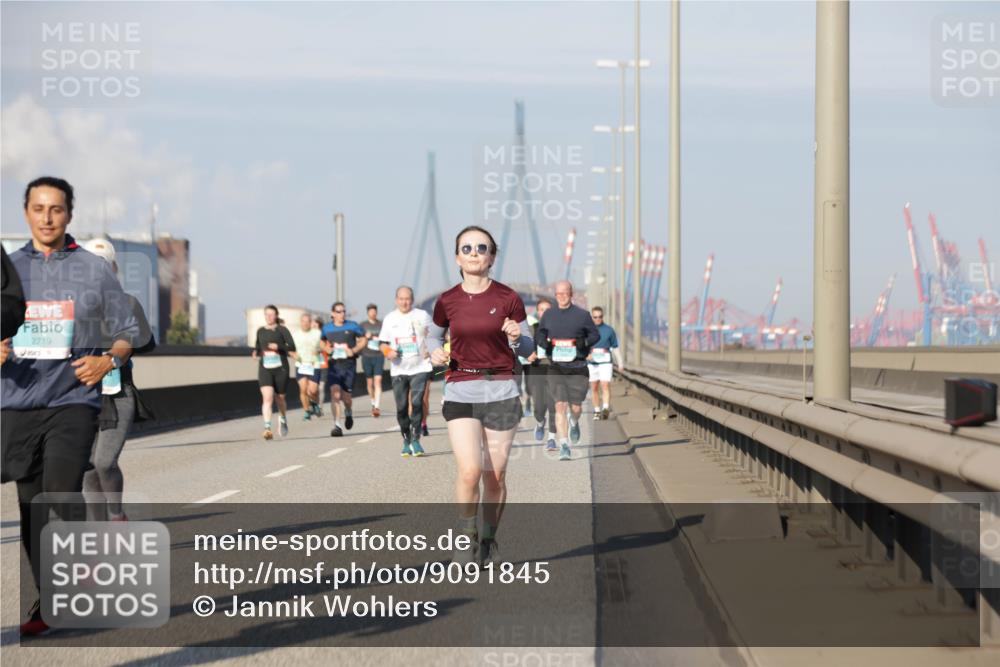 03.10.2025 - Köhlbrandbrückenlauf Jannik Wohlers http://msf.ph/oto/9091845 03.10.2025 09:59:41 Position 3 2719 meine-sportfotos.de