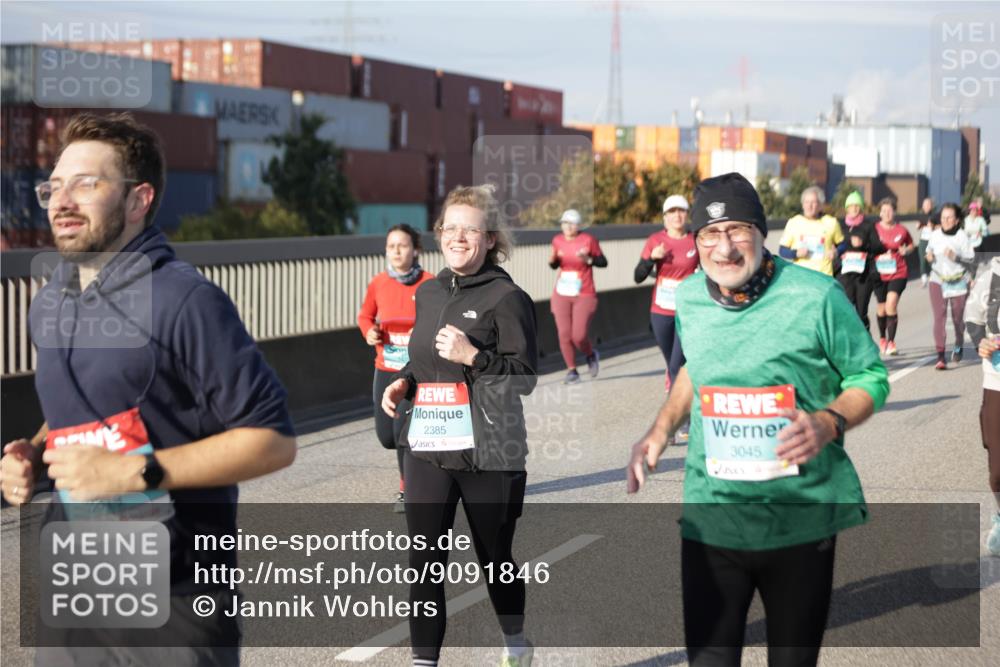 03.10.2025 - Köhlbrandbrückenlauf Jannik Wohlers http://msf.ph/oto/9091846 03.10.2025 10:11:22 Position 3 2385, 3045 meine-sportfotos.de