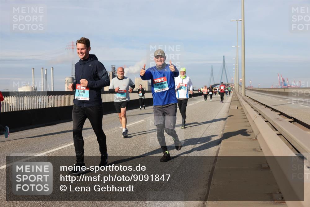 03.10.2025 - Köhlbrandbrückenlauf Lena Gebhardt http://msf.ph/oto/9091847 03.10.2025 10:08:04 Position 2 2633, 2624 meine-sportfotos.de