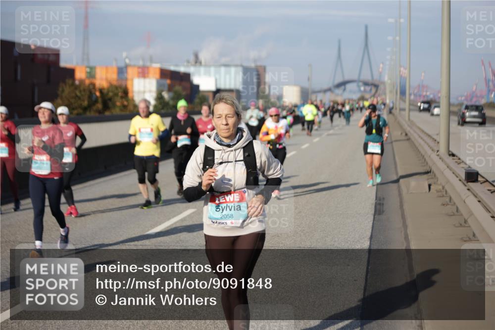 03.10.2025 - Köhlbrandbrückenlauf Jannik Wohlers http://msf.ph/oto/9091848 03.10.2025 10:11:23 Position 3 2058 meine-sportfotos.de