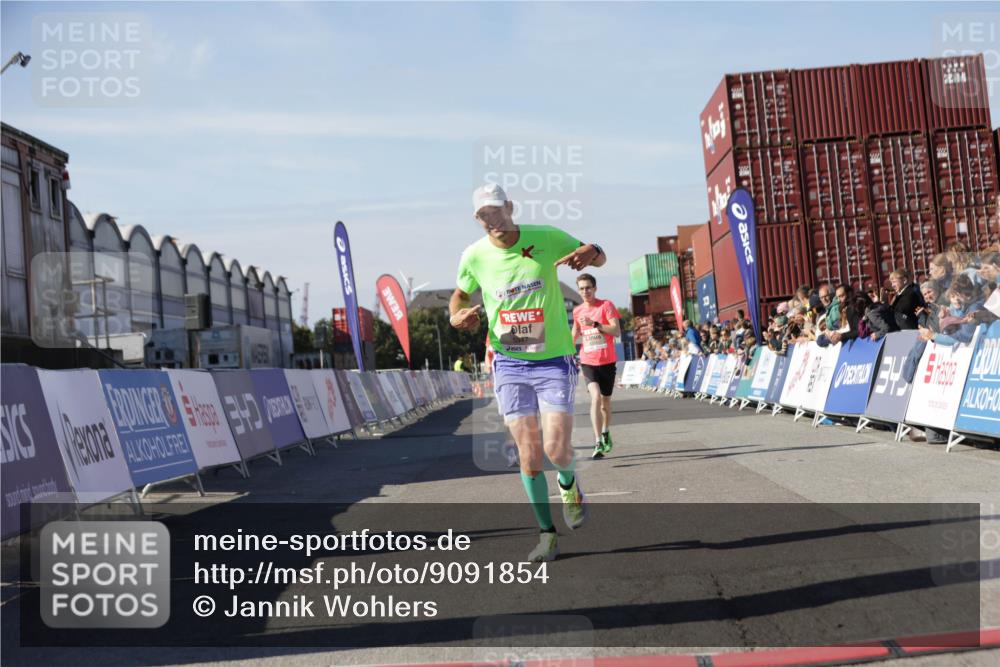03.10.2025 - Köhlbrandbrückenlauf Jannik Wohlers http://msf.ph/oto/9091854 03.10.2025 12:54:02 Ziel 4030, 4088, 5710, 5947, 6002, 6200, 6817 meine-sportfotos.de