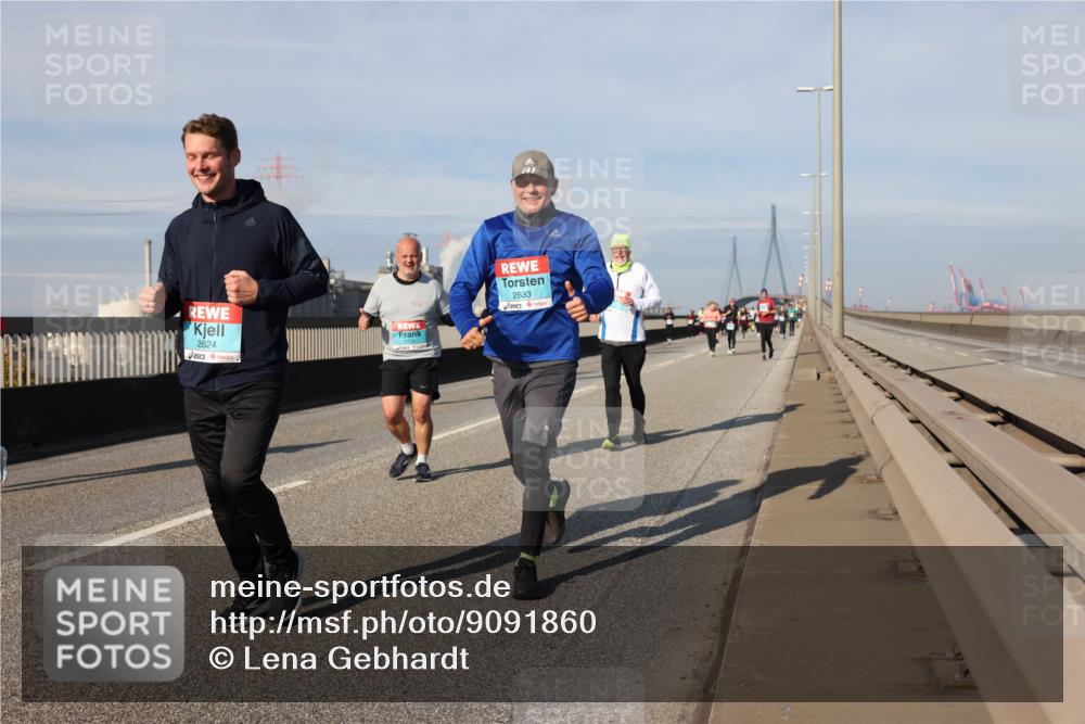 03.10.2025 - Köhlbrandbrückenlauf Lena Gebhardt http://msf.ph/oto/9091860 03.10.2025 10:08:04 Position 2 2624, 2633 meine-sportfotos.de