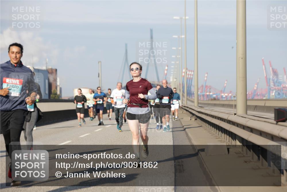 03.10.2025 - Köhlbrandbrückenlauf Jannik Wohlers http://msf.ph/oto/9091862 03.10.2025 09:59:41 Position 3 19 meine-sportfotos.de