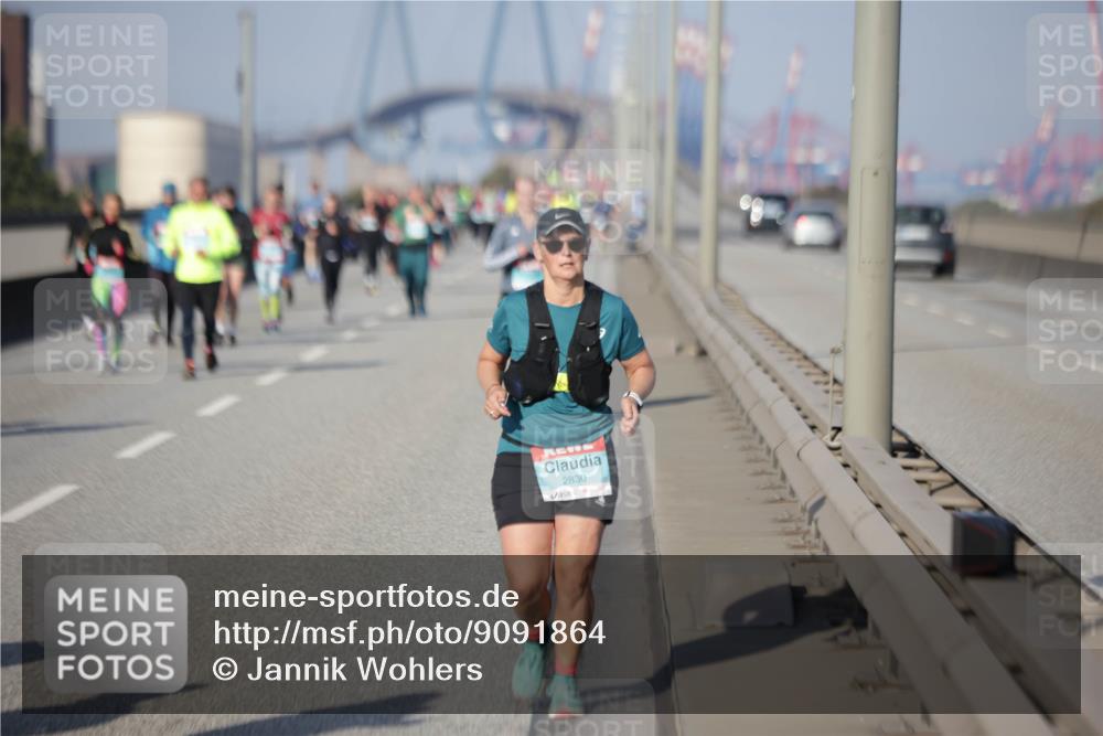 03.10.2025 - Köhlbrandbrückenlauf Jannik Wohlers http://msf.ph/oto/9091864 03.10.2025 10:11:25 Position 3 2830 meine-sportfotos.de