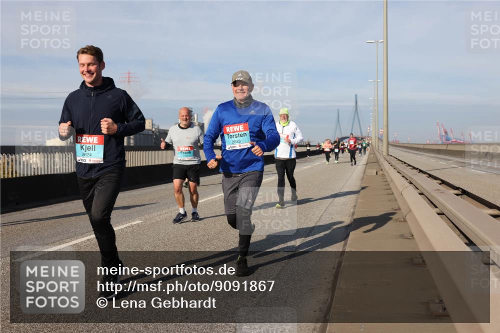 03.10.2025 - Köhlbrandbrückenlauf Lena Gebhardt http://msf.ph/oto/9091867 03.10.2025 10:08:04 Position 2 2624, 2633 meine-sportfotos.de