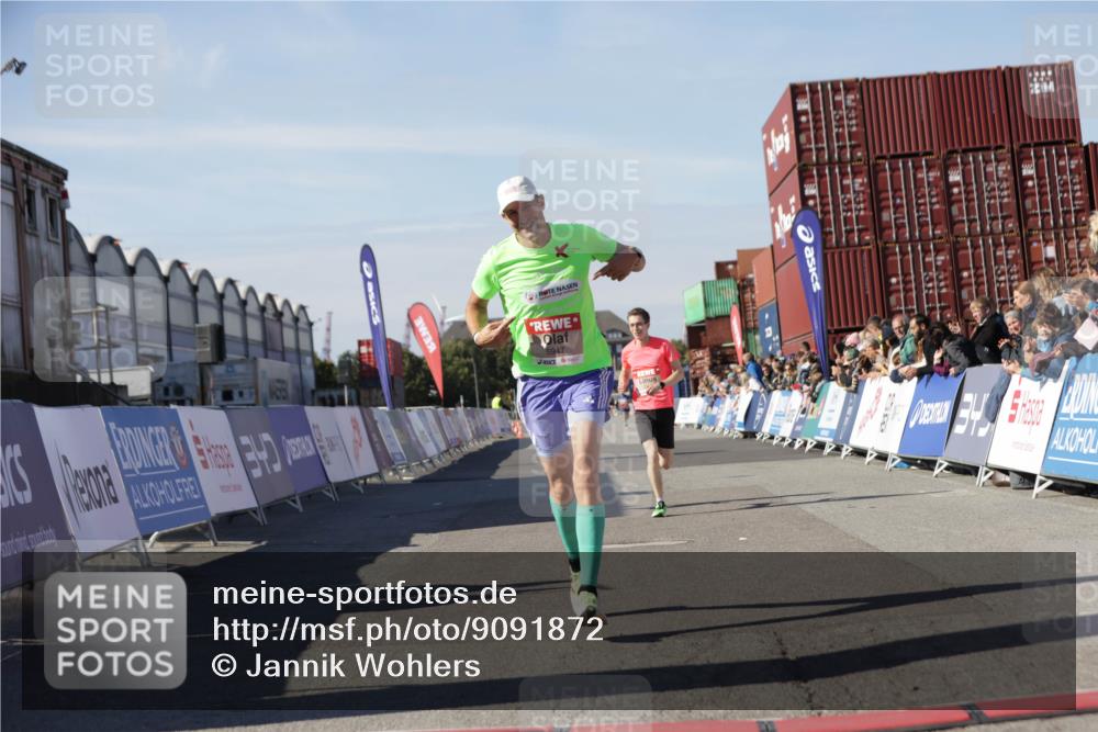 03.10.2025 - Köhlbrandbrückenlauf Jannik Wohlers http://msf.ph/oto/9091872 03.10.2025 12:54:02 Ziel 4030, 4088, 5710, 5947, 6002, 6200, 6817 meine-sportfotos.de