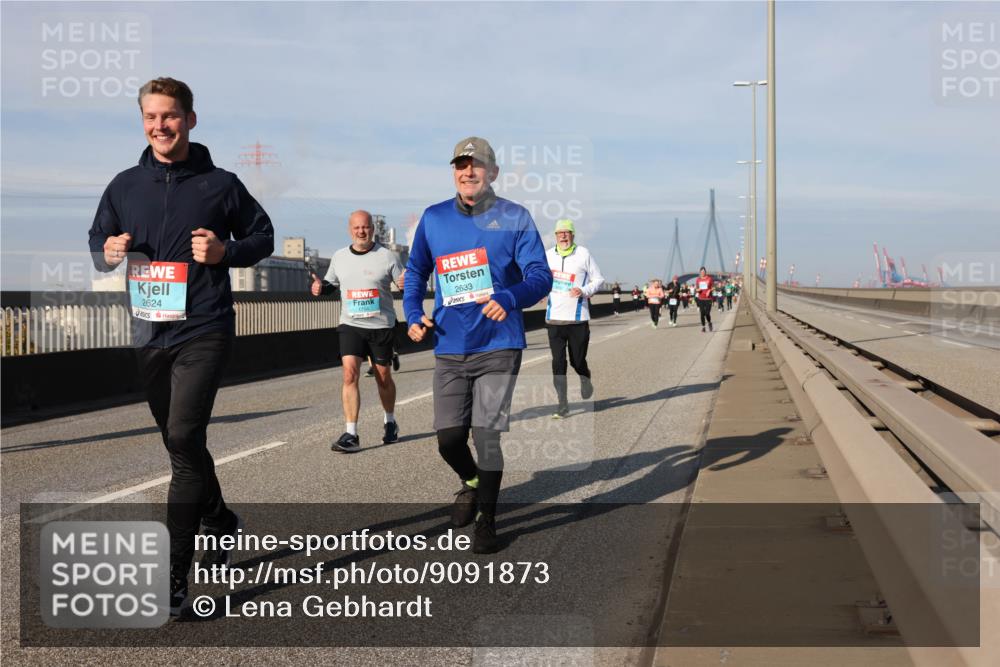03.10.2025 - Köhlbrandbrückenlauf Lena Gebhardt http://msf.ph/oto/9091873 03.10.2025 10:08:04 Position 2 2624, 2633 meine-sportfotos.de