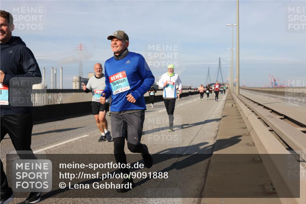 03.10.2025 - Köhlbrandbrückenlauf Lena Gebhardt http://msf.ph/oto/9091888 03.10.2025 10:08:05 Position 2 2633 meine-sportfotos.de