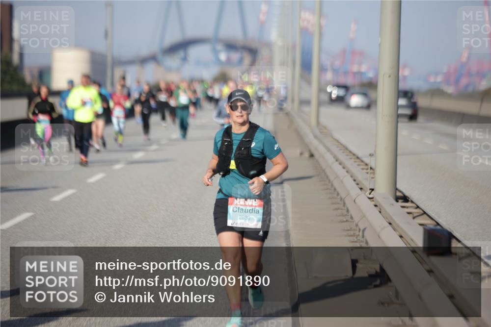 03.10.2025 - Köhlbrandbrückenlauf Jannik Wohlers http://msf.ph/oto/9091890 03.10.2025 10:11:25 Position 3 2830 meine-sportfotos.de