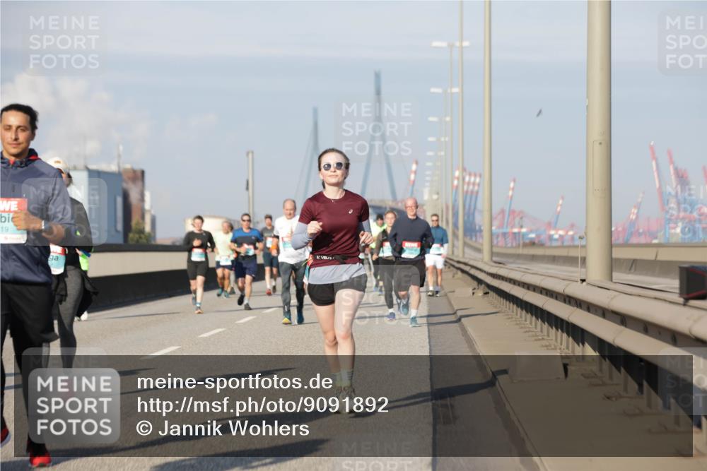 03.10.2025 - Köhlbrandbrückenlauf Jannik Wohlers http://msf.ph/oto/9091892 03.10.2025 09:59:42 Position 3 19 meine-sportfotos.de