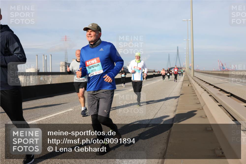 03.10.2025 - Köhlbrandbrückenlauf Lena Gebhardt http://msf.ph/oto/9091894 03.10.2025 10:08:05 Position 2 2633 meine-sportfotos.de