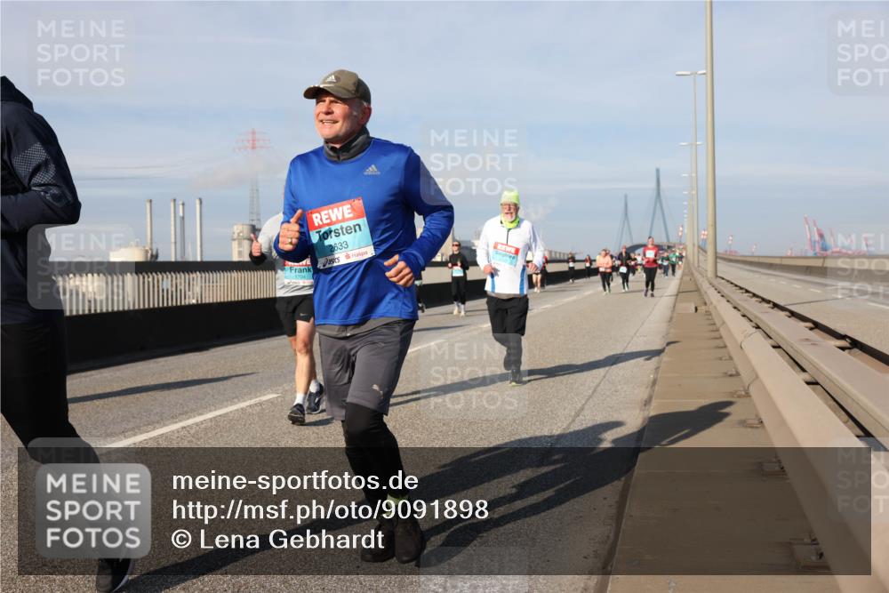 03.10.2025 - Köhlbrandbrückenlauf Lena Gebhardt http://msf.ph/oto/9091898 03.10.2025 10:08:05 Position 2 2633, 1704 meine-sportfotos.de