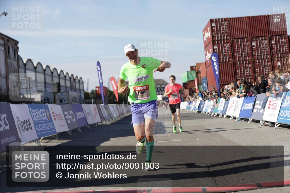 03.10.2025 - Köhlbrandbrückenlauf Jannik Wohlers http://msf.ph/oto/9091903 03.10.2025 12:54:02 Ziel 4030, 4088, 5710, 5947, 6002, 6200, 6817 meine-sportfotos.de