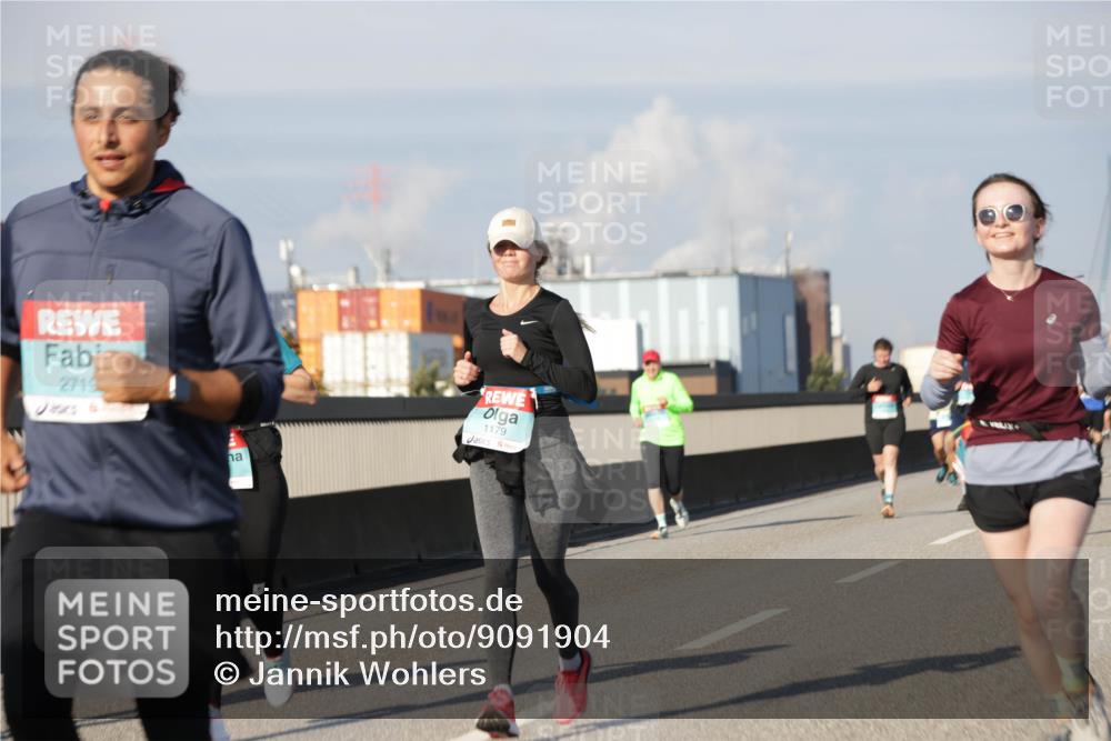 03.10.2025 - Köhlbrandbrückenlauf Jannik Wohlers http://msf.ph/oto/9091904 03.10.2025 09:59:43 Position 3 2713, 1179 meine-sportfotos.de