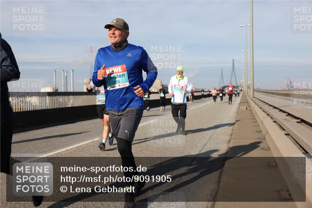 03.10.2025 - Köhlbrandbrückenlauf Lena Gebhardt http://msf.ph/oto/9091905 03.10.2025 10:08:05 Position 2 2633 meine-sportfotos.de