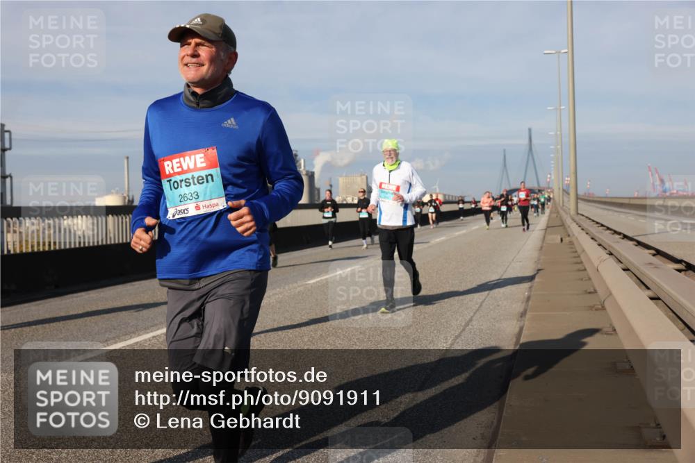 03.10.2025 - Köhlbrandbrückenlauf Lena Gebhardt http://msf.ph/oto/9091911 03.10.2025 10:08:05 Position 2 2633 meine-sportfotos.de