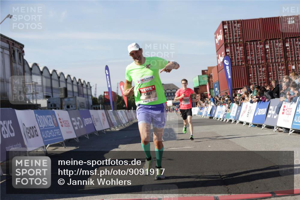 03.10.2025 - Köhlbrandbrückenlauf Jannik Wohlers http://msf.ph/oto/9091917 03.10.2025 12:54:02 Ziel 4030, 4088, 5710, 5947, 6002, 6200, 6817 meine-sportfotos.de