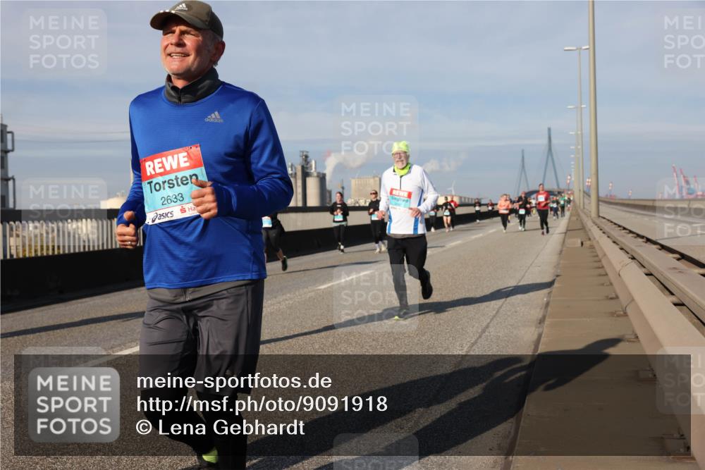 03.10.2025 - Köhlbrandbrückenlauf Lena Gebhardt http://msf.ph/oto/9091918 03.10.2025 10:08:05 Position 2 2633 meine-sportfotos.de