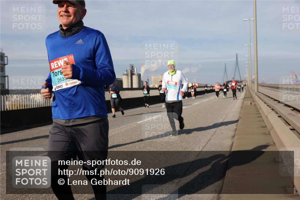 03.10.2025 - Köhlbrandbrückenlauf Lena Gebhardt http://msf.ph/oto/9091926 03.10.2025 10:08:05 Position 2 2633 meine-sportfotos.de