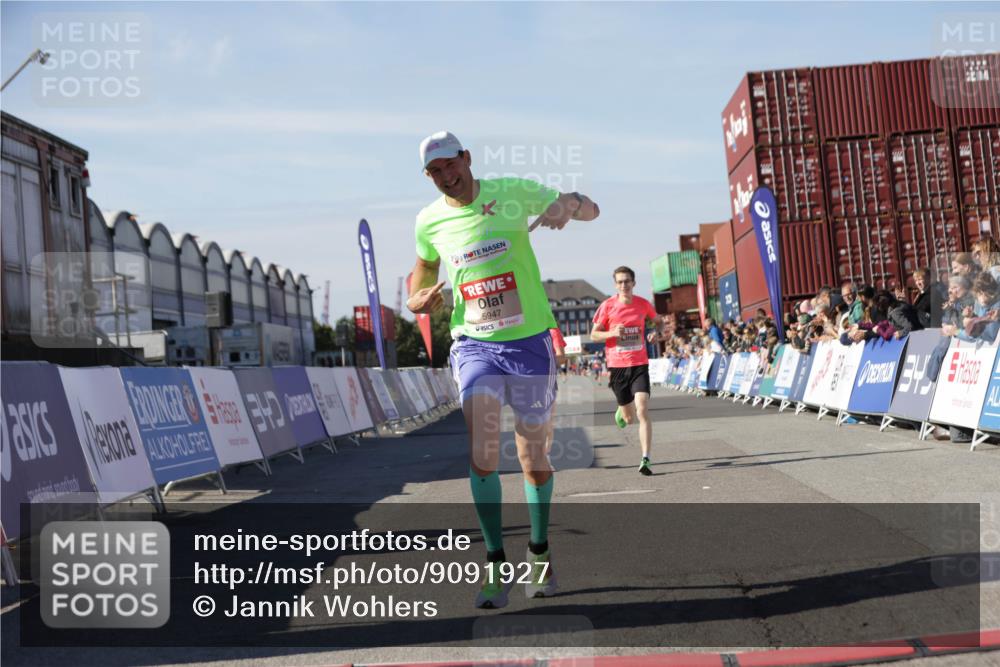 03.10.2025 - Köhlbrandbrückenlauf Jannik Wohlers http://msf.ph/oto/9091927 03.10.2025 12:54:02 Ziel 4030, 4088, 5710, 5947, 6002, 6200, 6817 meine-sportfotos.de