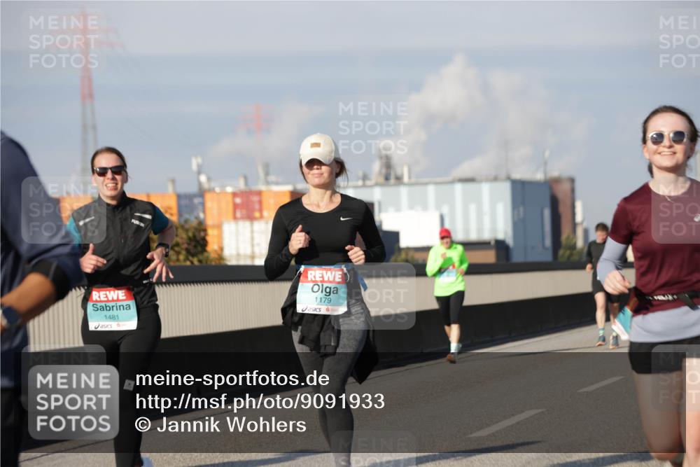 03.10.2025 - Köhlbrandbrückenlauf Jannik Wohlers http://msf.ph/oto/9091933 03.10.2025 09:59:43 Position 3 1481, 1179 meine-sportfotos.de