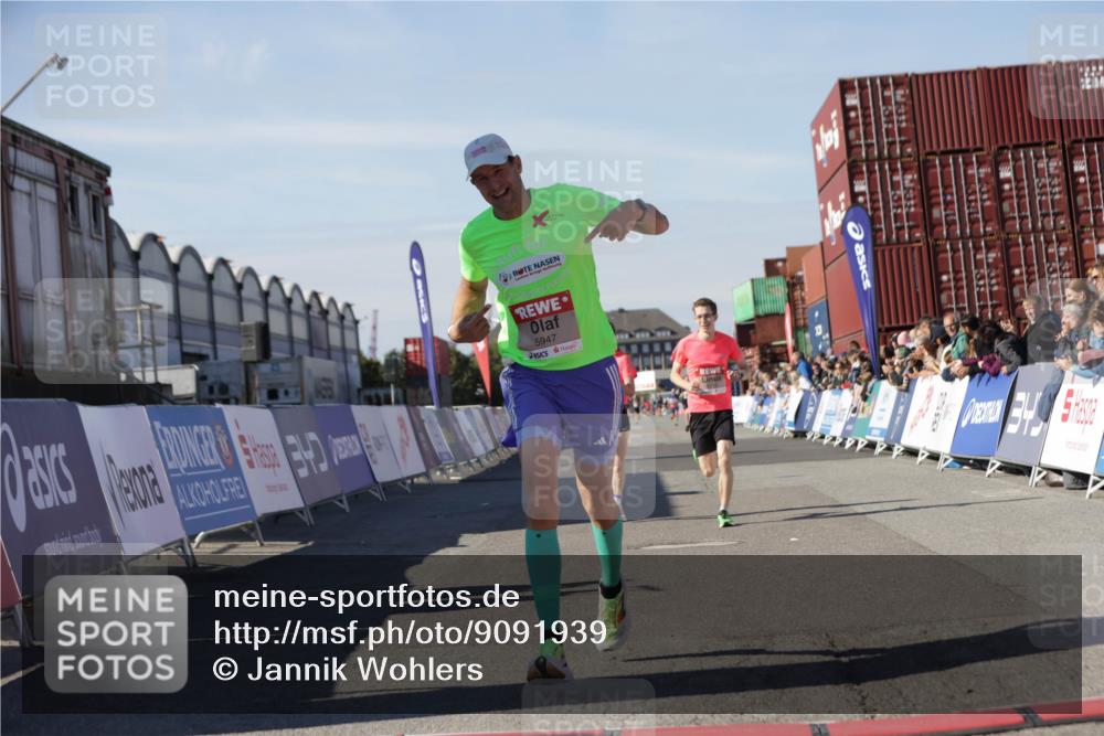 03.10.2025 - Köhlbrandbrückenlauf Jannik Wohlers http://msf.ph/oto/9091939 03.10.2025 12:54:02 Ziel 4030, 4088, 5710, 5947, 6002, 6200, 6817 meine-sportfotos.de