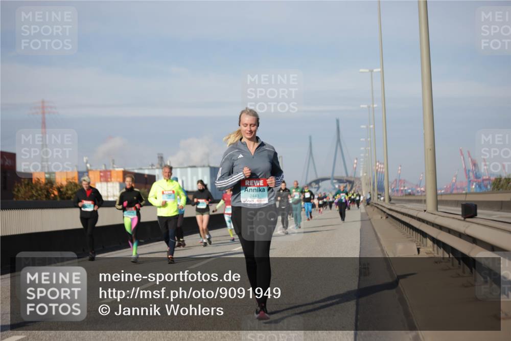 03.10.2025 - Köhlbrandbrückenlauf Jannik Wohlers http://msf.ph/oto/9091949 03.10.2025 10:11:34 Position 3 2443 meine-sportfotos.de