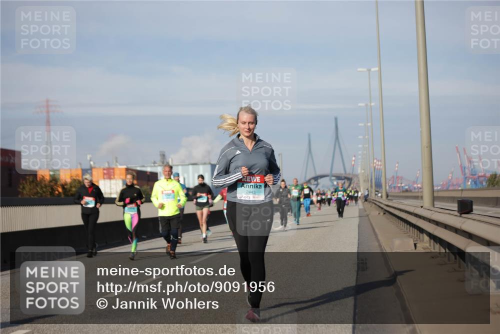 03.10.2025 - Köhlbrandbrückenlauf Jannik Wohlers http://msf.ph/oto/9091956 03.10.2025 10:11:35 Position 3 2443 meine-sportfotos.de