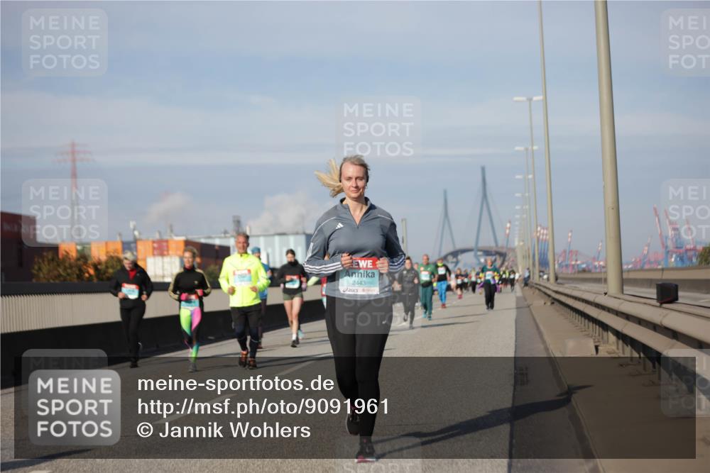 03.10.2025 - Köhlbrandbrückenlauf Jannik Wohlers http://msf.ph/oto/9091961 03.10.2025 10:11:35 Position 3 2443 meine-sportfotos.de