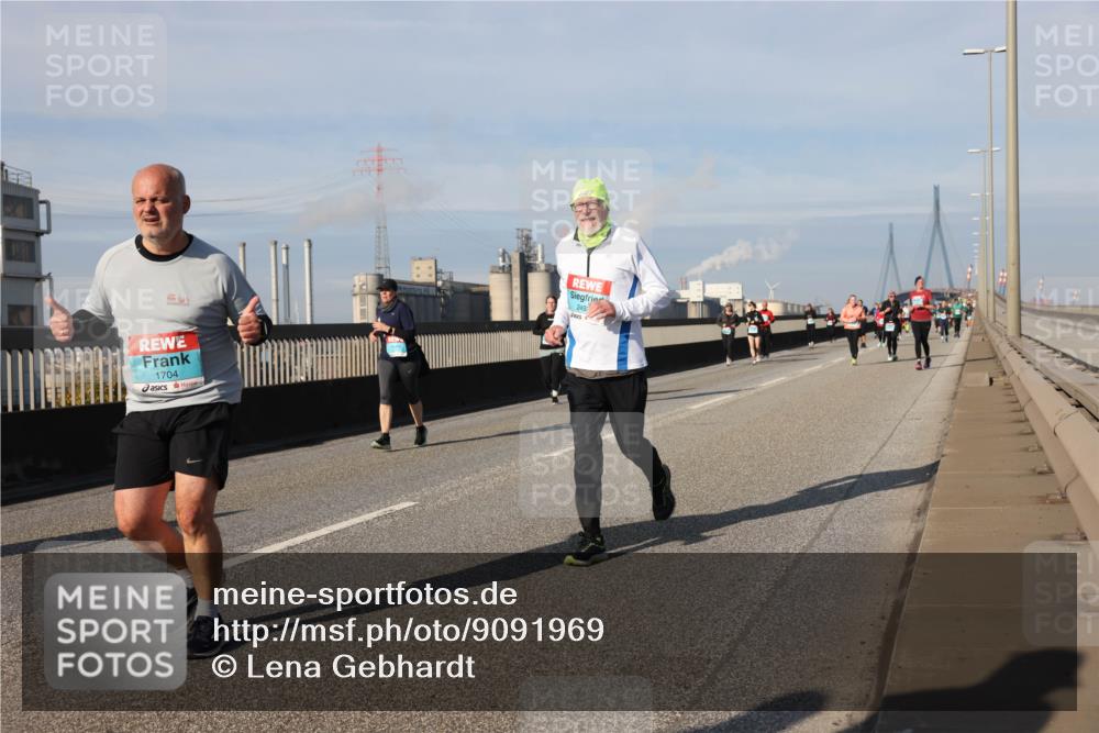 03.10.2025 - Köhlbrandbrückenlauf Lena Gebhardt http://msf.ph/oto/9091969 03.10.2025 10:08:06 Position 2 1704, 249 meine-sportfotos.de