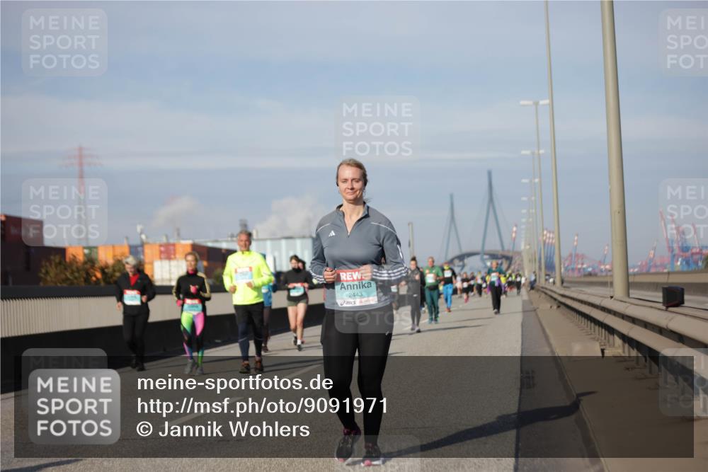 03.10.2025 - Köhlbrandbrückenlauf Jannik Wohlers http://msf.ph/oto/9091971 03.10.2025 10:11:35 Position 3 2443 meine-sportfotos.de