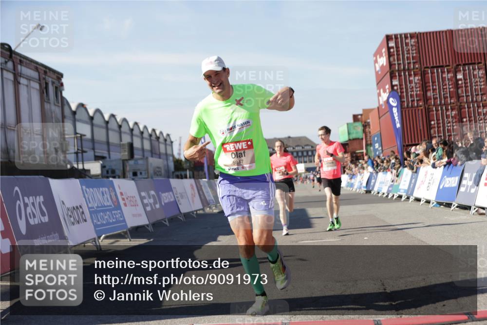 03.10.2025 - Köhlbrandbrückenlauf Jannik Wohlers http://msf.ph/oto/9091973 03.10.2025 12:54:03 Ziel 4030, 5710, 5947, 6002, 6200, 6817 meine-sportfotos.de