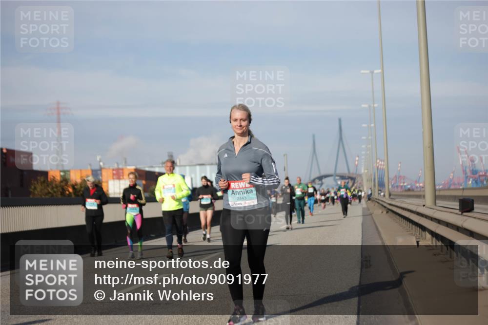 03.10.2025 - Köhlbrandbrückenlauf Jannik Wohlers http://msf.ph/oto/9091977 03.10.2025 10:11:35 Position 3 2443 meine-sportfotos.de