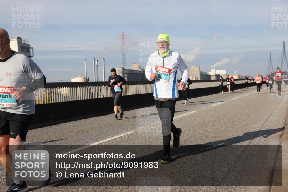 03.10.2025 - Köhlbrandbrückenlauf Lena Gebhardt http://msf.ph/oto/9091983 03.10.2025 10:08:06 Position 2 1704 meine-sportfotos.de