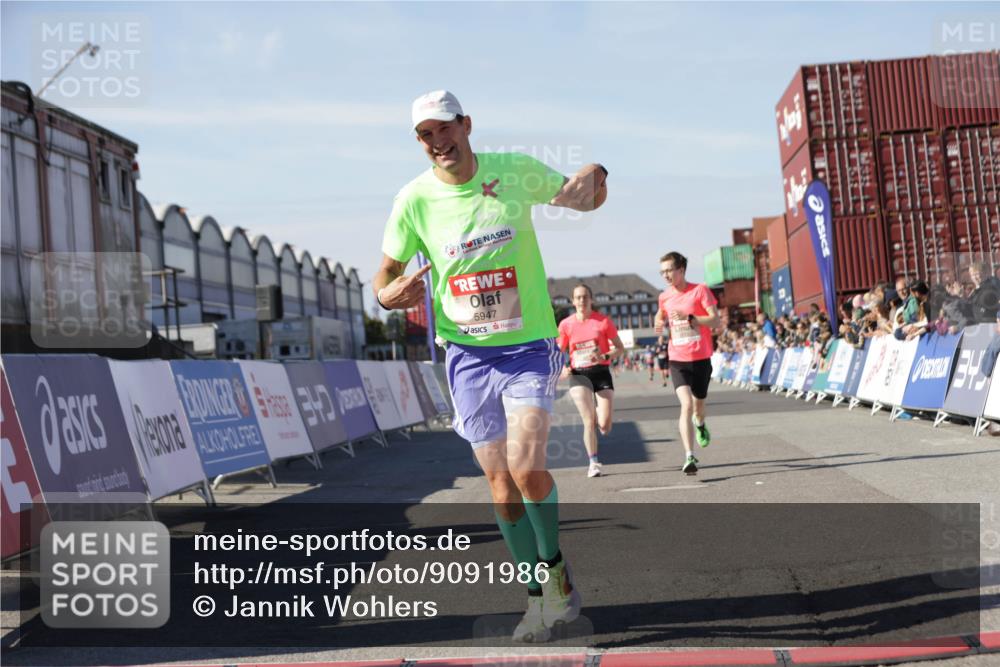 03.10.2025 - Köhlbrandbrückenlauf Jannik Wohlers http://msf.ph/oto/9091986 03.10.2025 12:54:03 Ziel 4030, 5710, 5947, 6002, 6200, 6817 meine-sportfotos.de