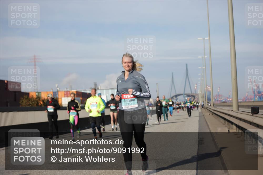 03.10.2025 - Köhlbrandbrückenlauf Jannik Wohlers http://msf.ph/oto/9091992 03.10.2025 10:11:35 Position 3 2443 meine-sportfotos.de