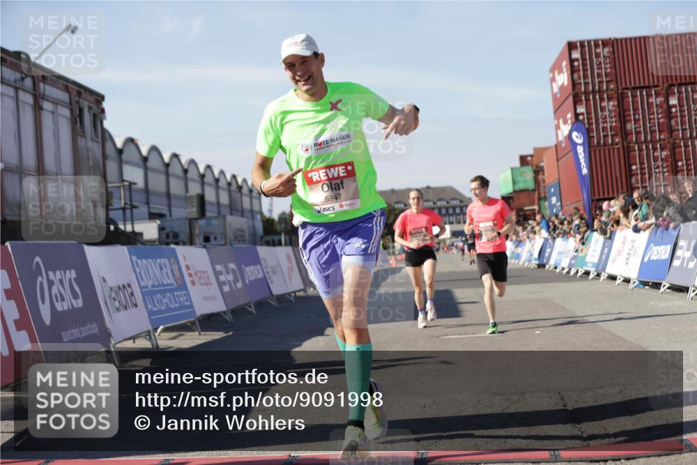03.10.2025 - Köhlbrandbrückenlauf Jannik Wohlers http://msf.ph/oto/9091998 03.10.2025 12:54:03 Ziel 4030, 5710, 5947, 6002, 6200, 6817 meine-sportfotos.de
