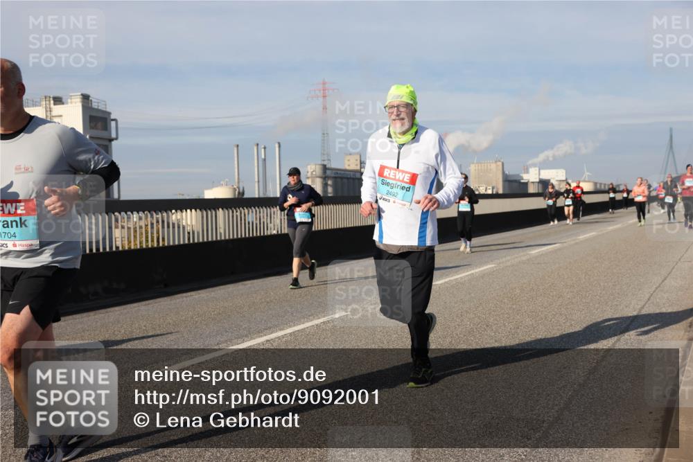 03.10.2025 - Köhlbrandbrückenlauf Lena Gebhardt http://msf.ph/oto/9092001 03.10.2025 10:08:06 Position 2 1704, 2492 meine-sportfotos.de