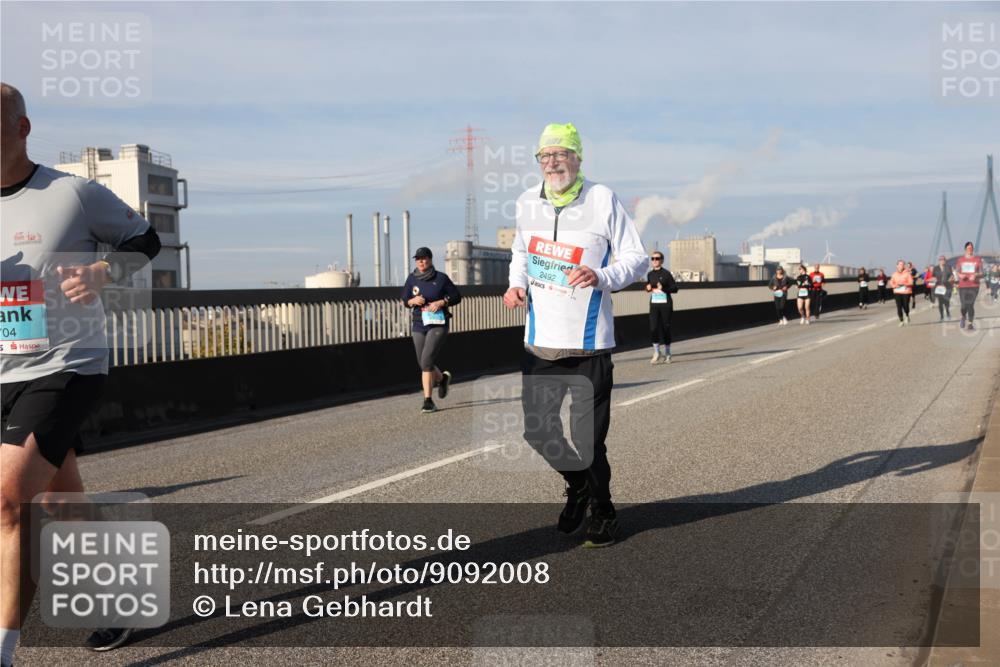 03.10.2025 - Köhlbrandbrückenlauf Lena Gebhardt http://msf.ph/oto/9092008 03.10.2025 10:08:06 Position 2 04, 5, 2492 meine-sportfotos.de