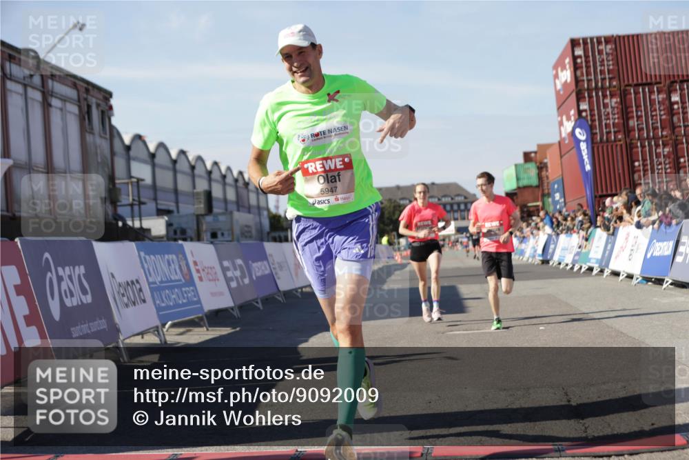 03.10.2025 - Köhlbrandbrückenlauf Jannik Wohlers http://msf.ph/oto/9092009 03.10.2025 12:54:03 Ziel 4030, 5710, 5947, 6002, 6200, 6817 meine-sportfotos.de
