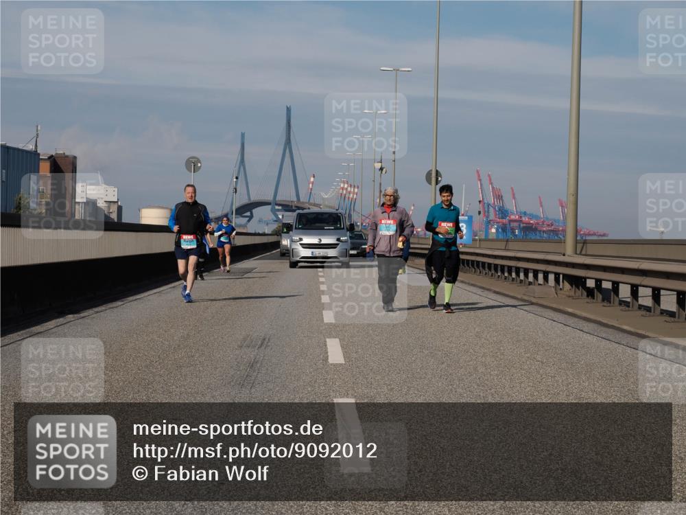 03.10.2025 - Köhlbrandbrückenlauf Fabian Wolf http://msf.ph/oto/9092012 03.10.2025 10:28:09 Position 3 3195 meine-sportfotos.de