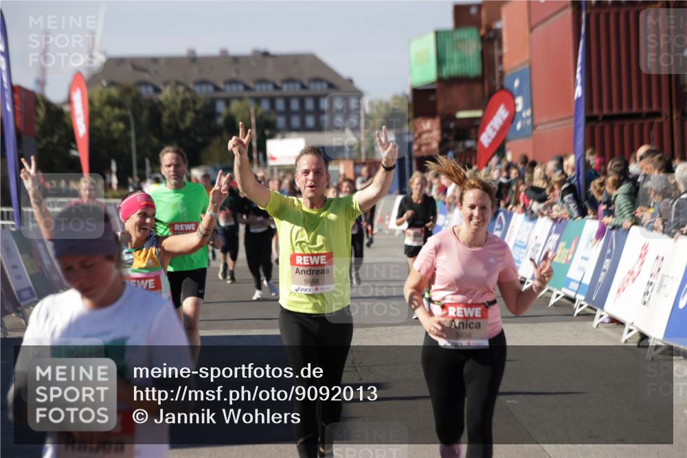03.10.2025 - Köhlbrandbrückenlauf Jannik Wohlers http://msf.ph/oto/9092013 03.10.2025 13:19:56 Ziel 4376, 4539, 4721, 5059, 5656, 5657, 5658, 5704, 5841, 6068, 6414, 6567, 6568, 6660, 6663, 6730 meine-sportfotos.de