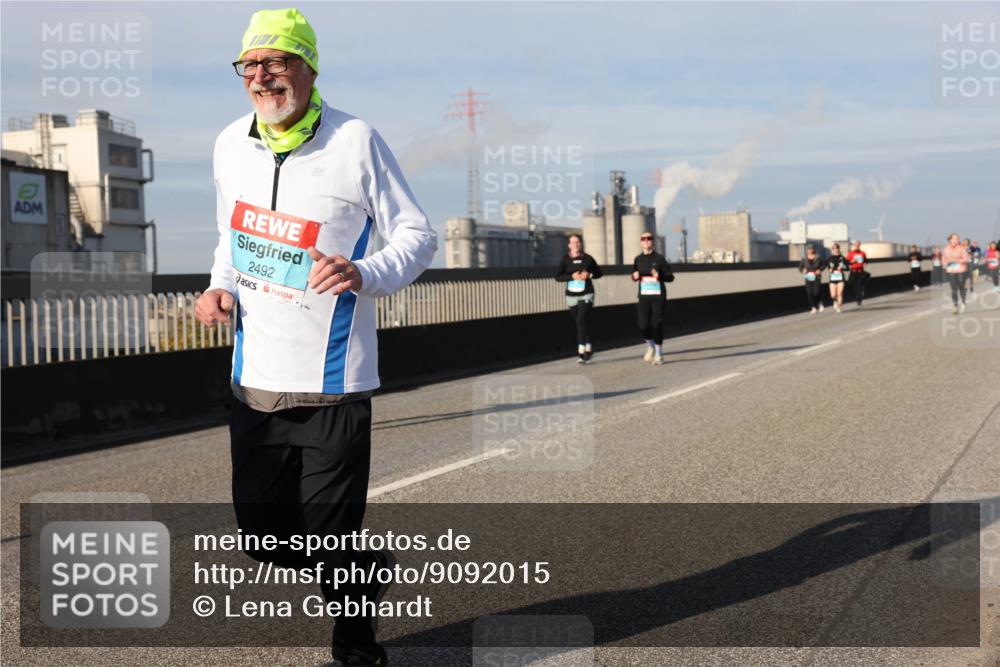 03.10.2025 - Köhlbrandbrückenlauf Lena Gebhardt http://msf.ph/oto/9092015 03.10.2025 10:08:07 Position 2 2492 meine-sportfotos.de