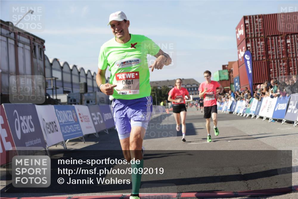 03.10.2025 - Köhlbrandbrückenlauf Jannik Wohlers http://msf.ph/oto/9092019 03.10.2025 12:54:03 Ziel 4030, 5710, 5947, 6002, 6200, 6817 meine-sportfotos.de