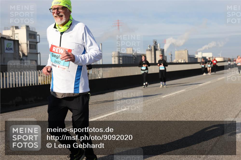 03.10.2025 - Köhlbrandbrückenlauf Lena Gebhardt http://msf.ph/oto/9092020 03.10.2025 10:08:07 Position 2 2492 meine-sportfotos.de