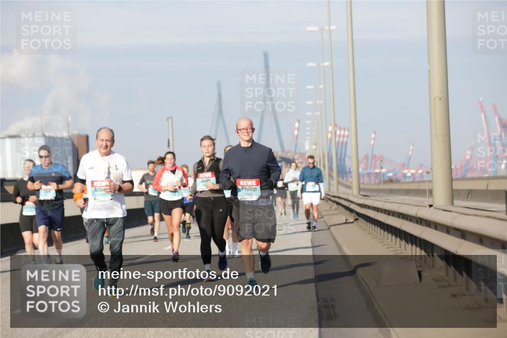 03.10.2025 - Köhlbrandbrückenlauf Jannik Wohlers http://msf.ph/oto/9092021 03.10.2025 09:59:46 Position 3 2056, 1666 meine-sportfotos.de