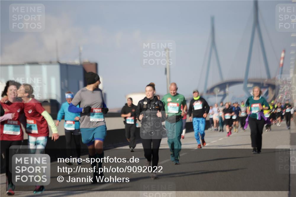 03.10.2025 - Köhlbrandbrückenlauf Jannik Wohlers http://msf.ph/oto/9092022 03.10.2025 10:11:37 Position 3  meine-sportfotos.de
