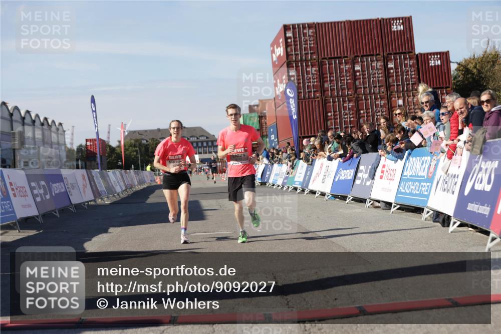 03.10.2025 - Köhlbrandbrückenlauf Jannik Wohlers http://msf.ph/oto/9092027 03.10.2025 12:54:04 Ziel 4030, 5710, 5947, 6002, 6200, 6817 meine-sportfotos.de