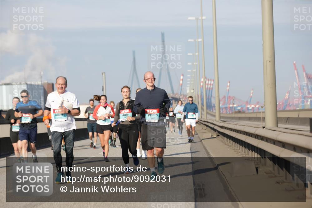 03.10.2025 - Köhlbrandbrückenlauf Jannik Wohlers http://msf.ph/oto/9092031 03.10.2025 09:59:47 Position 3 2056, 1821, 1666 meine-sportfotos.de