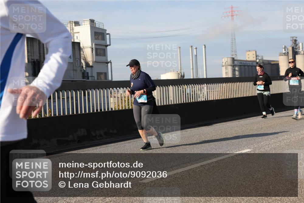 03.10.2025 - Köhlbrandbrückenlauf Lena Gebhardt http://msf.ph/oto/9092036 03.10.2025 10:08:07 Position 2 194 meine-sportfotos.de